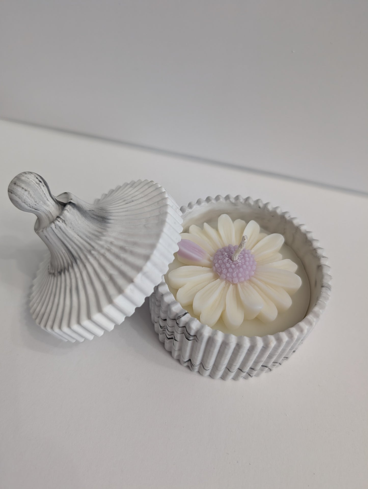 Eco Resin Candle with Lid